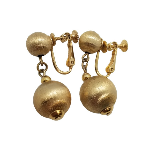 NAPIER VINTAGE SATIN BRUSHED GOLDTONED DROP STYLE SCREW/CLIP ON EARRINGS - Picture 3 of 4
